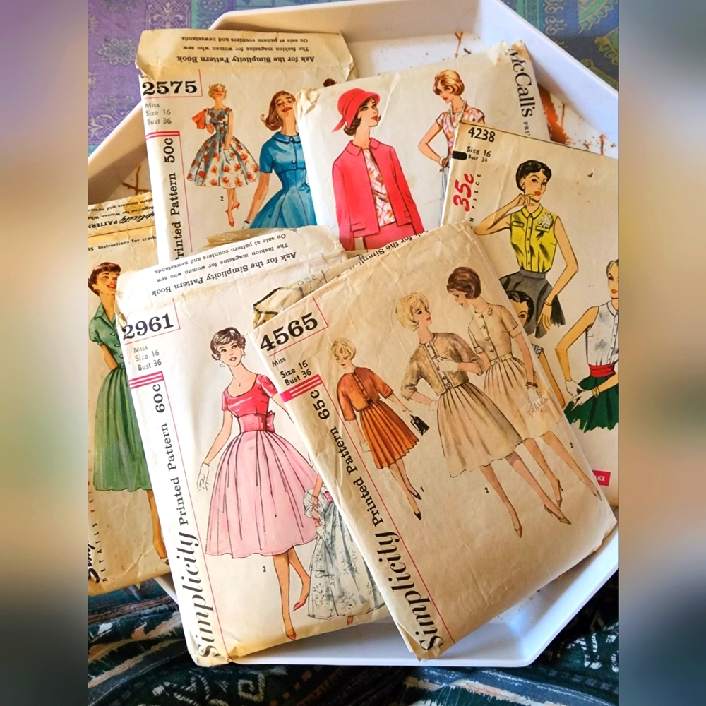 Simplicity Vintage Sewing Patterns Collection - Picture 1 of 6